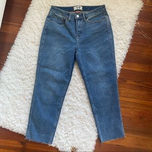 Free People Crvy Straight Leg Short Jeans • 29